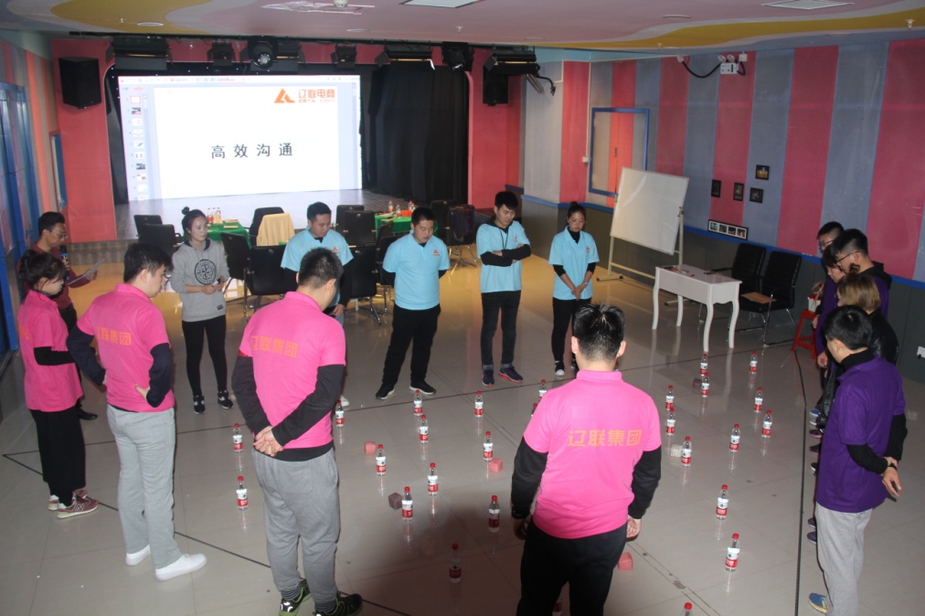 室内拓展环节.jpg 室内拓展环节.jpg