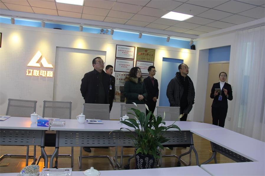 沈阳市宁静区领导考察k8凯发天生赢家一触即发电商生长历程.jpg 沈阳市宁静区领导考察k8凯发天生赢家一触即发电商生长历程.jpg