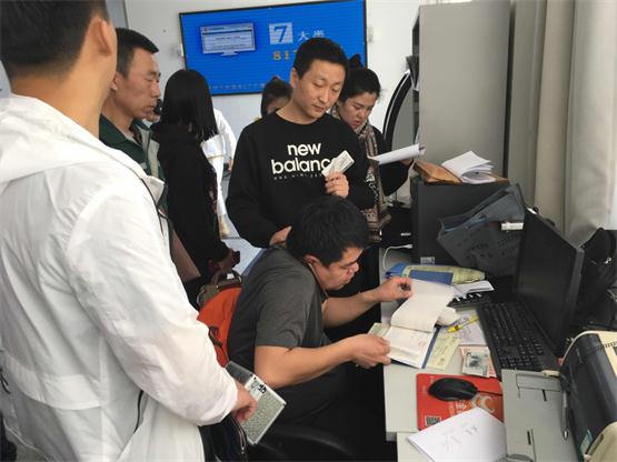 办公现场.jpg 办公现场.jpg