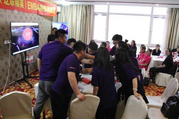 相互加油鼓劲.jpg 相互加油鼓劲.jpg