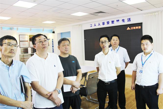 何长军局长一行对财路大数据项目进行了解.jpg 何长军局长一行对财路大数据项目进行了解.jpg