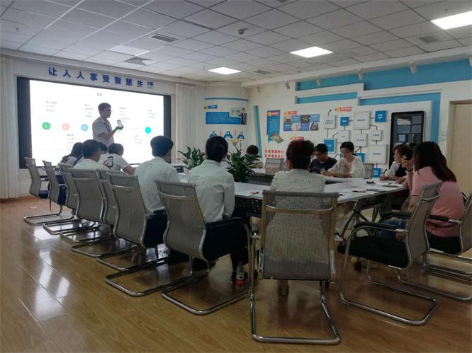 税控钉钉讲师为企业实操演练.jpg 税控钉钉讲师为企业实操演练.jpg