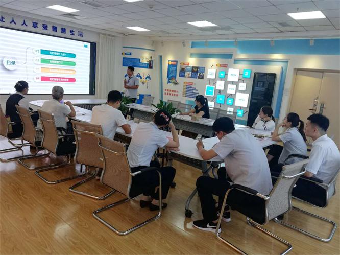 税控公司讲师苏志坚为企业介绍什么是钉钉.jpg 税控公司讲师苏志坚为企业介绍什么是钉钉.jpg