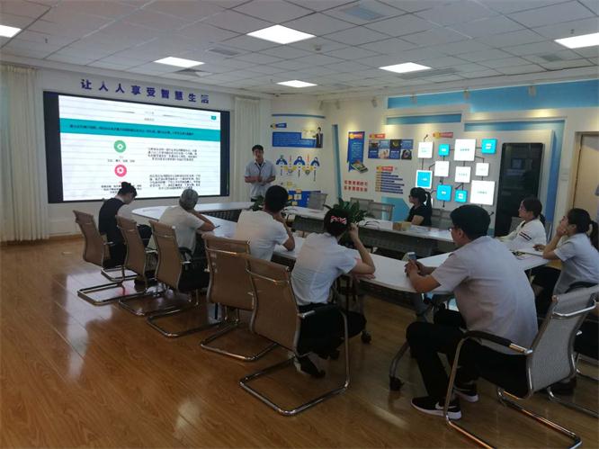 讲师和企业老板之间的互动环节.jpg 讲师和企业老板之间的互动环节.jpg