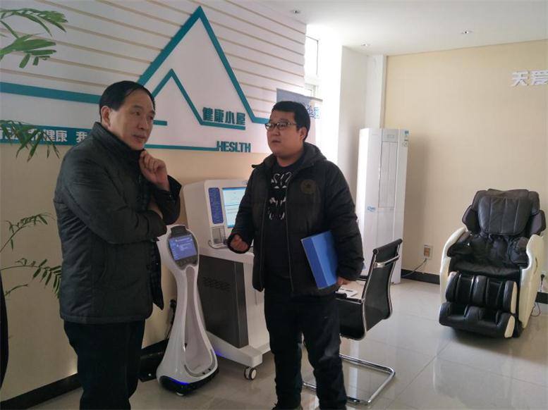 赵树昌科长了解设备使用情况.jpg 赵树昌科长了解设备使用情况.jpg