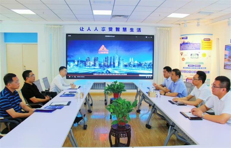 辽阳市白塔区委书记缪万举莅临k8凯发天生赢家一触即发信息调研指导2.jpg 辽阳市白塔区委书记缪万举莅临k8凯发天生赢家一触即发信息调研指导2.jpg